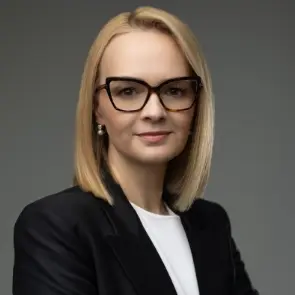 Dr. Anca Grapini Dr. Anca Grapini